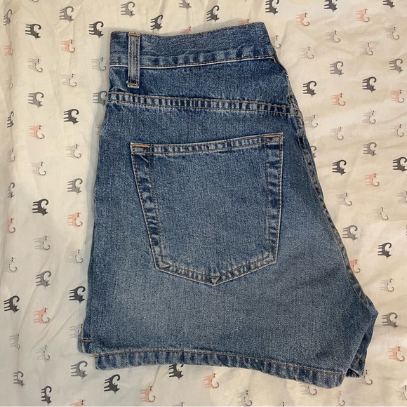 Size 4 Gap Denim Shorts - Picture 5 of 7